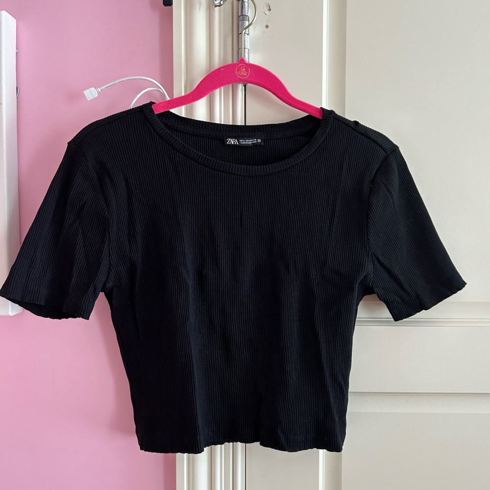 Black cropped t shirt